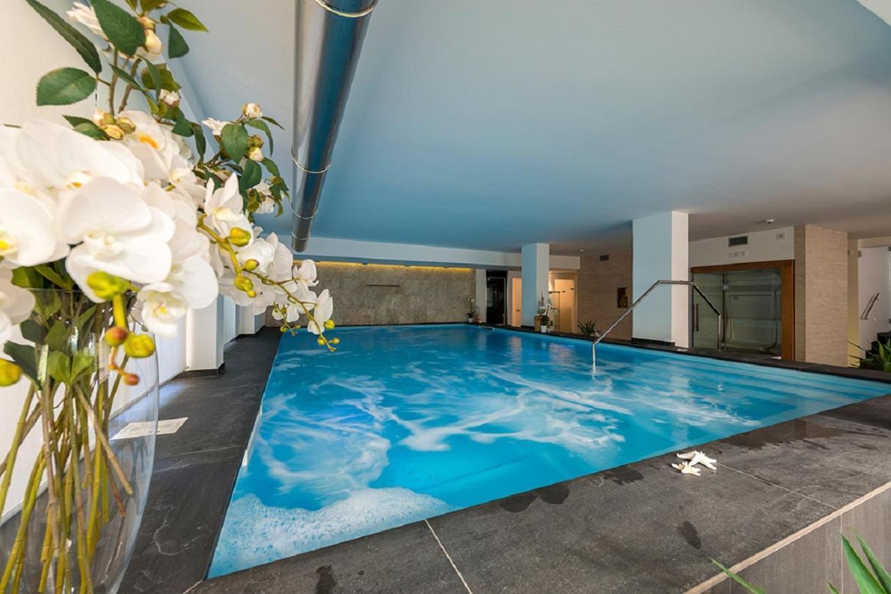 Zenit Hotel 길라노바리도 외부 사진